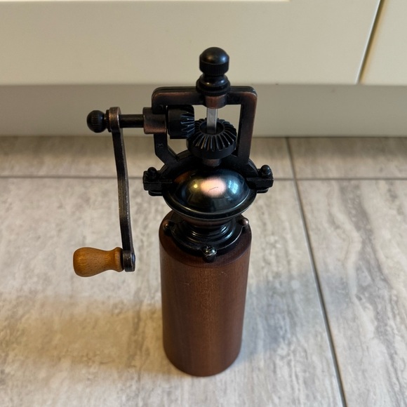 Pepper Grinder - BRAND NEW - Picture 4 of 4